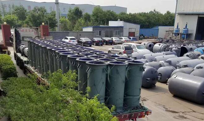 搪瓷塔節兩大車發貨 我們不止做反應釜